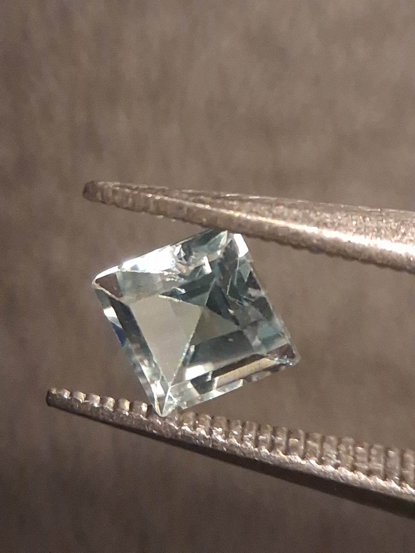 Natural Topaz - Sky Blue - 0.445 ct - square - irradiated - Natural Gems Belgium