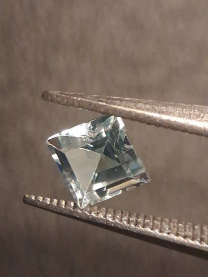 Natural Topaz - Sky Blue - 0.445 ct - square - irradiated - Natural Gems Belgium