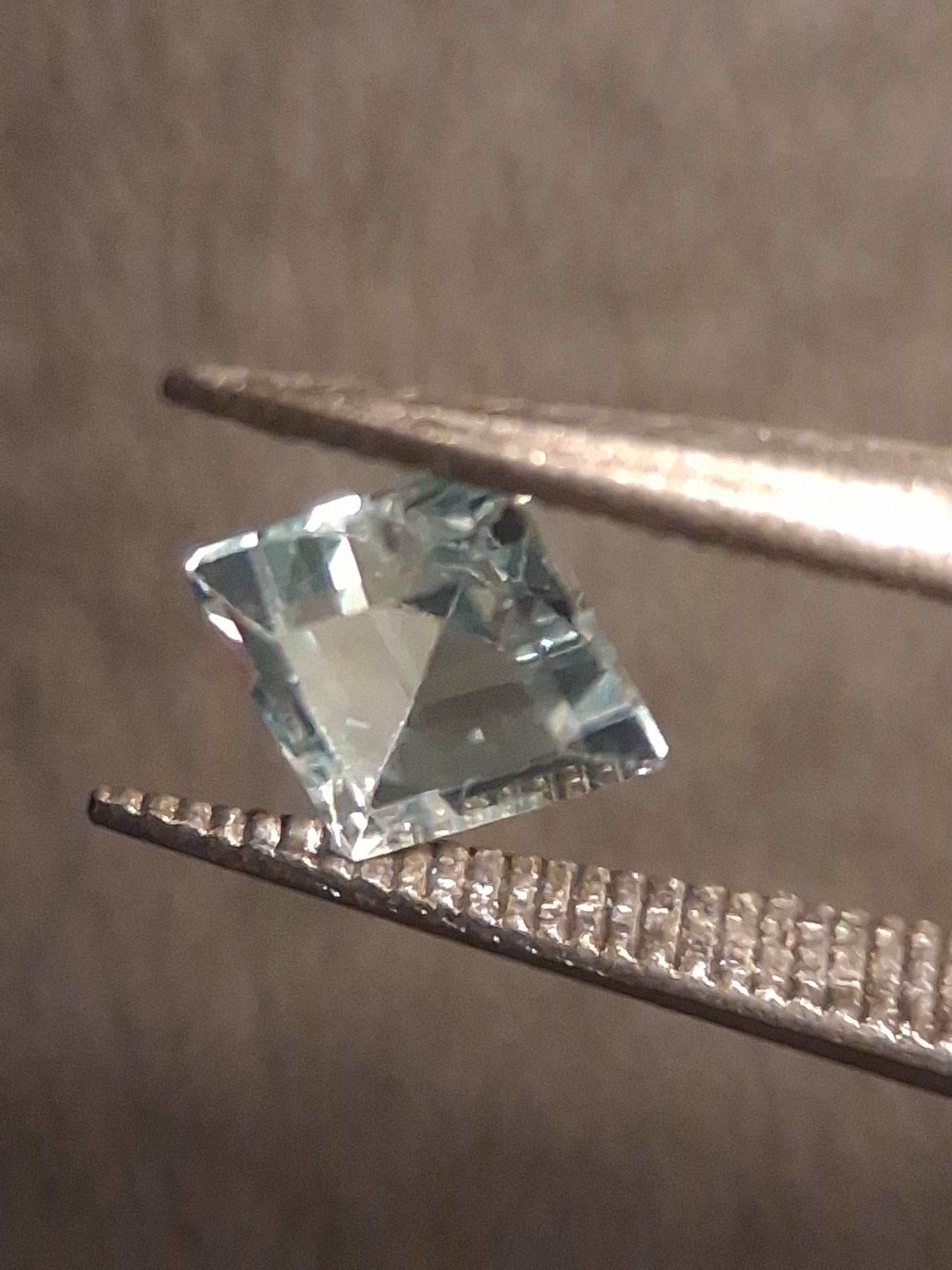 Natural Topaz - Sky Blue - 0.445 ct - square - irradiated - Natural Gems Belgium