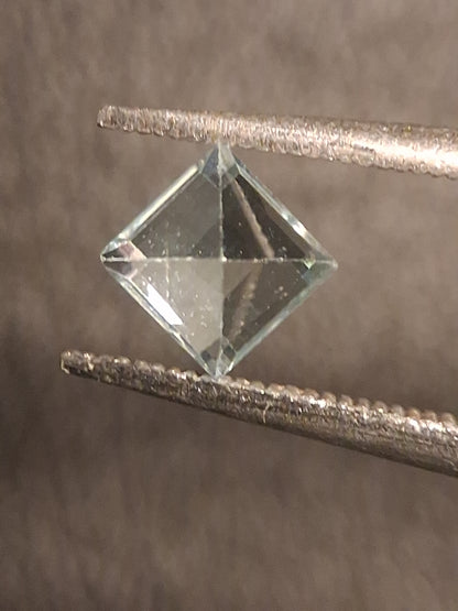 Natural Topaz - Sky Blue - 0.445 ct - square - irradiated - Natural Gems Belgium