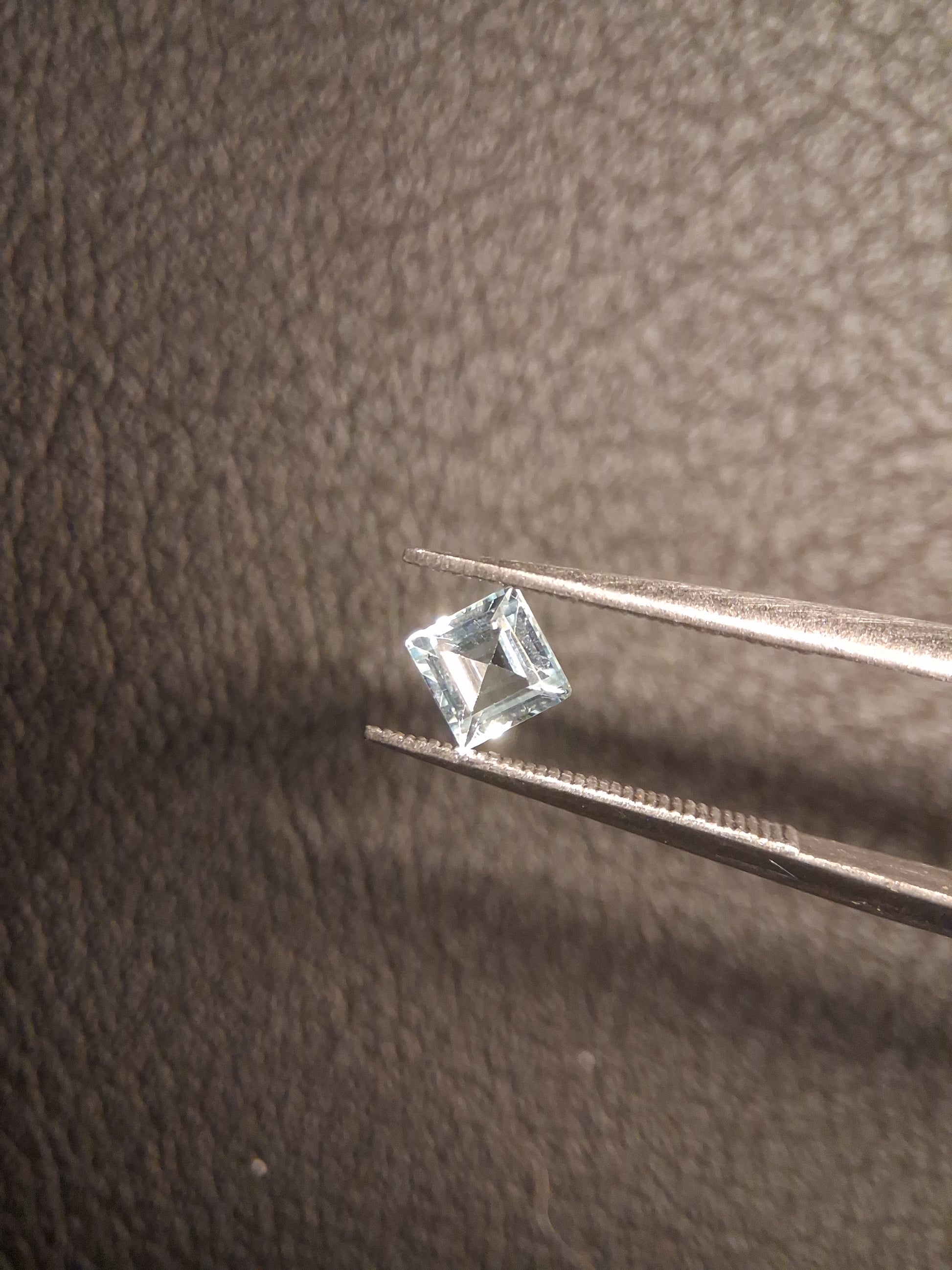 Natural Topaz - Sky Blue - 0.460 ct - square - irradiated - Natural Gems Belgium
