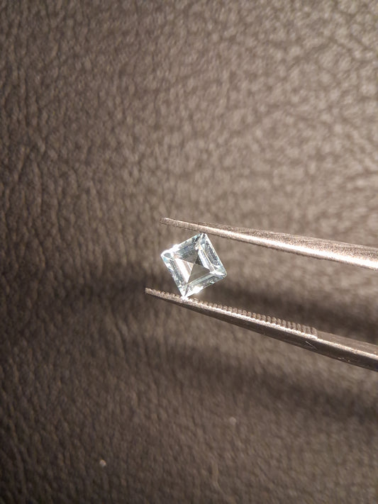 Natural Topaz - Sky Blue - 0.460 ct - square - irradiated - Natural Gems Belgium