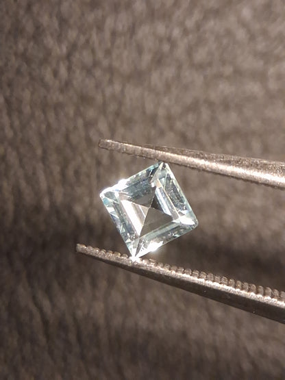 Natural Topaz - Sky Blue - 0.460 ct - square - irradiated - Natural Gems Belgium