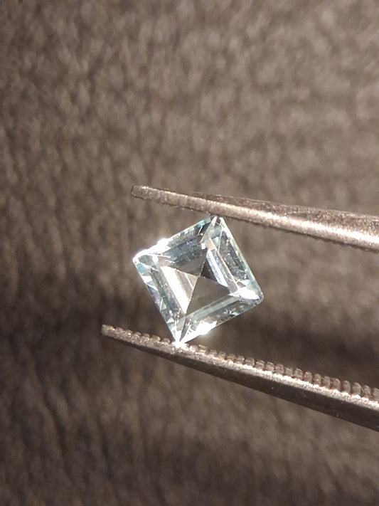 Natural Topaz - Sky Blue - 0.460 ct - square - irradiated - Natural Gems Belgium