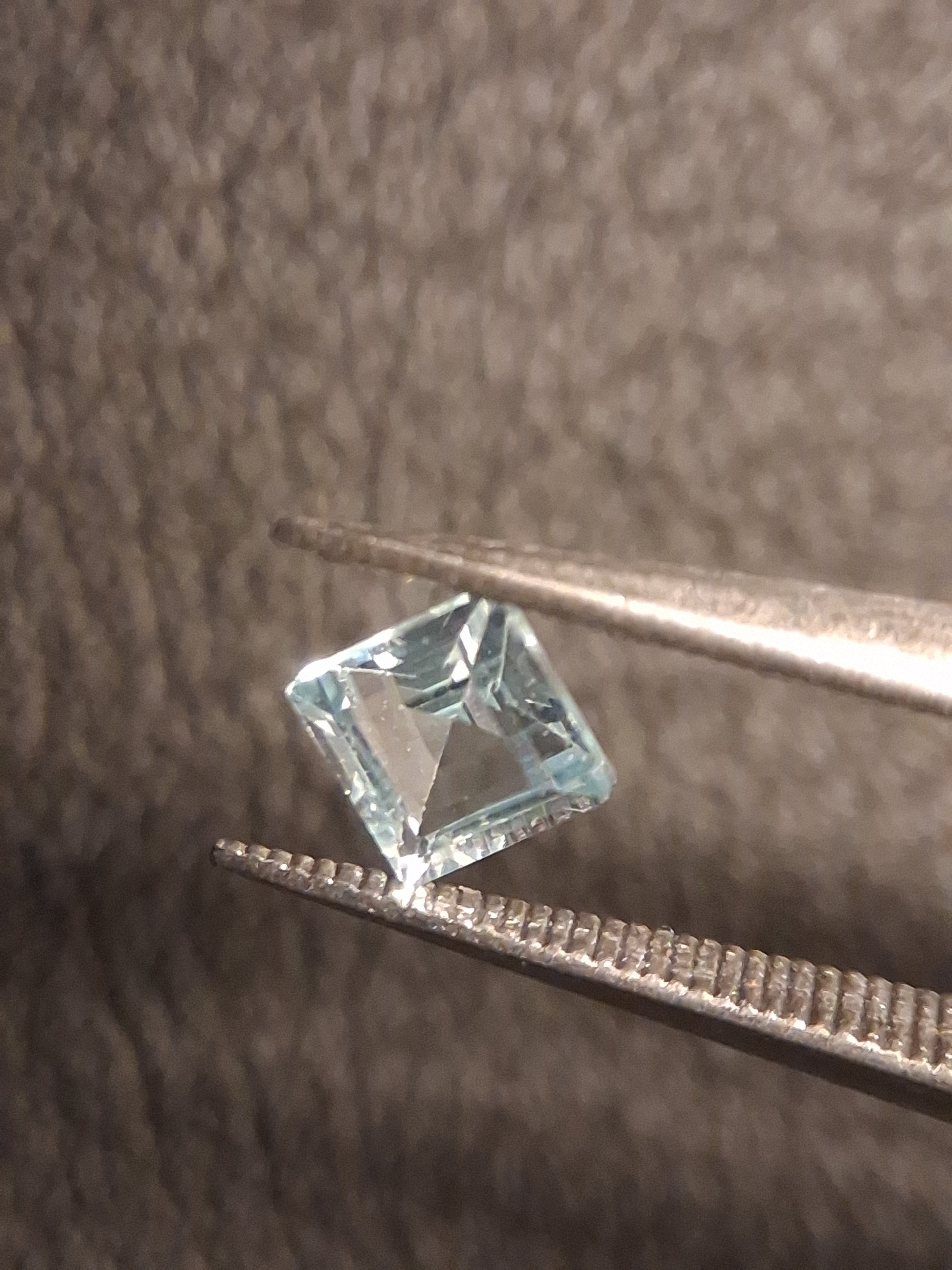 Natural Topaz - Sky Blue - 0.460 ct - square - irradiated - Natural Gems Belgium