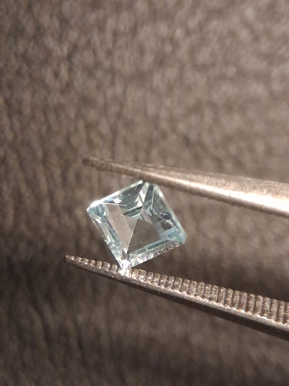 Natural Topaz - Sky Blue - 0.460 ct - square - irradiated - Natural Gems Belgium