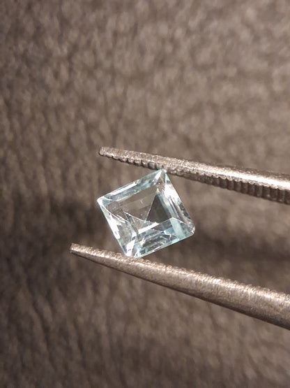 Natural Topaz - Sky Blue - 0.460 ct - square - irradiated - Natural Gems Belgium