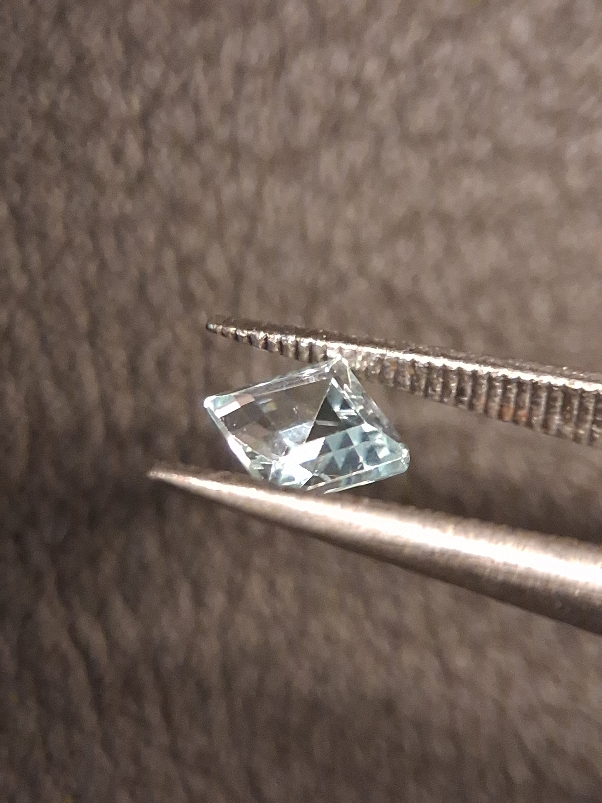 Natural Topaz - Sky Blue - 0.460 ct - square - irradiated - Natural Gems Belgium