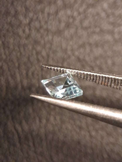 Natural Topaz - Sky Blue - 0.460 ct - square - irradiated - Natural Gems Belgium