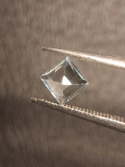 Natural Topaz - Sky Blue - 0.460 ct - square - irradiated - Natural Gems Belgium
