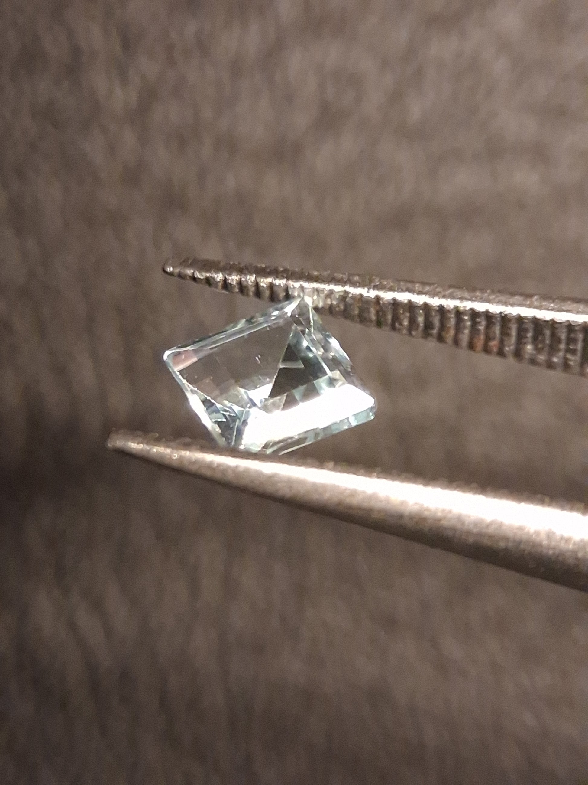 Natural Topaz - Sky Blue - 0.460 ct - square - irradiated - Natural Gems Belgium