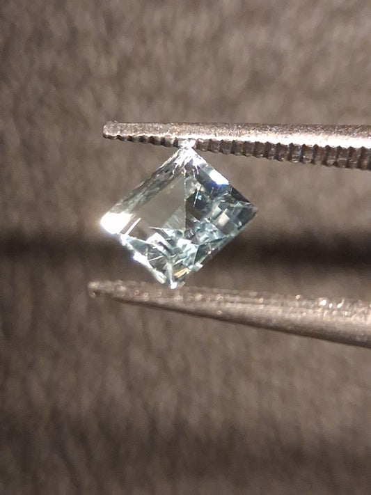 Natural Topaz - Sky Blue - 0.454 ct - square - irradiated - Natural Gems Belgium