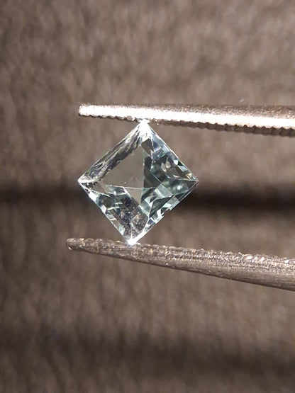 Natural Topaz - Sky Blue - 0.454 ct - square - irradiated - Natural Gems Belgium