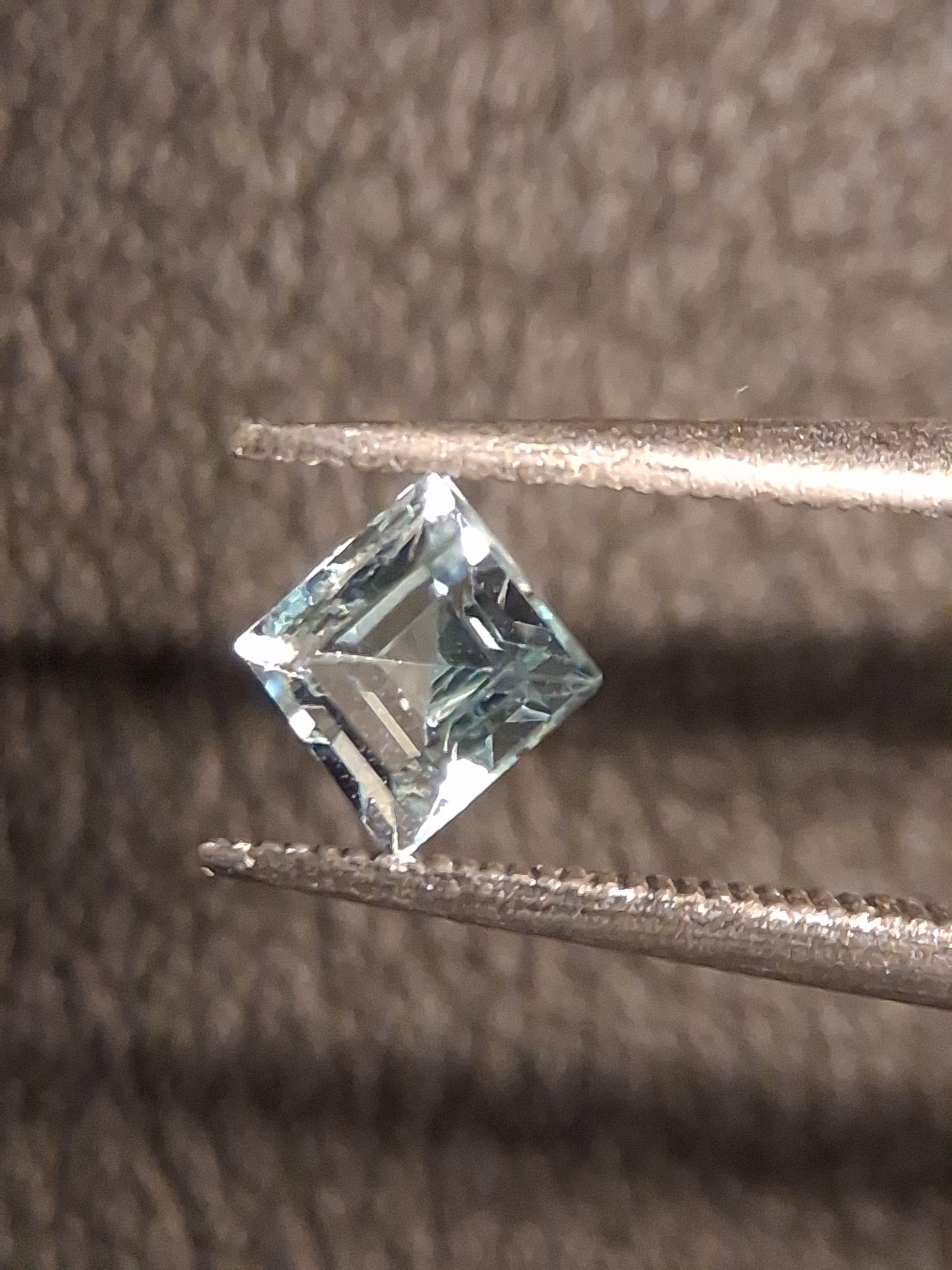 Natural Topaz - Sky Blue - 0.454 ct - square - irradiated - Natural Gems Belgium