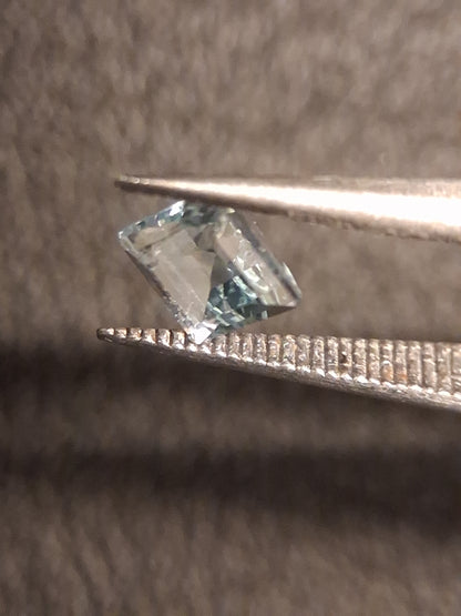 Natural Topaz - Sky Blue - 0.454 ct - square - irradiated - Natural Gems Belgium