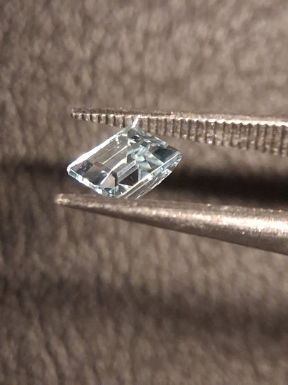Natural Topaz - Sky Blue - 0.454 ct - square - irradiated - Natural Gems Belgium
