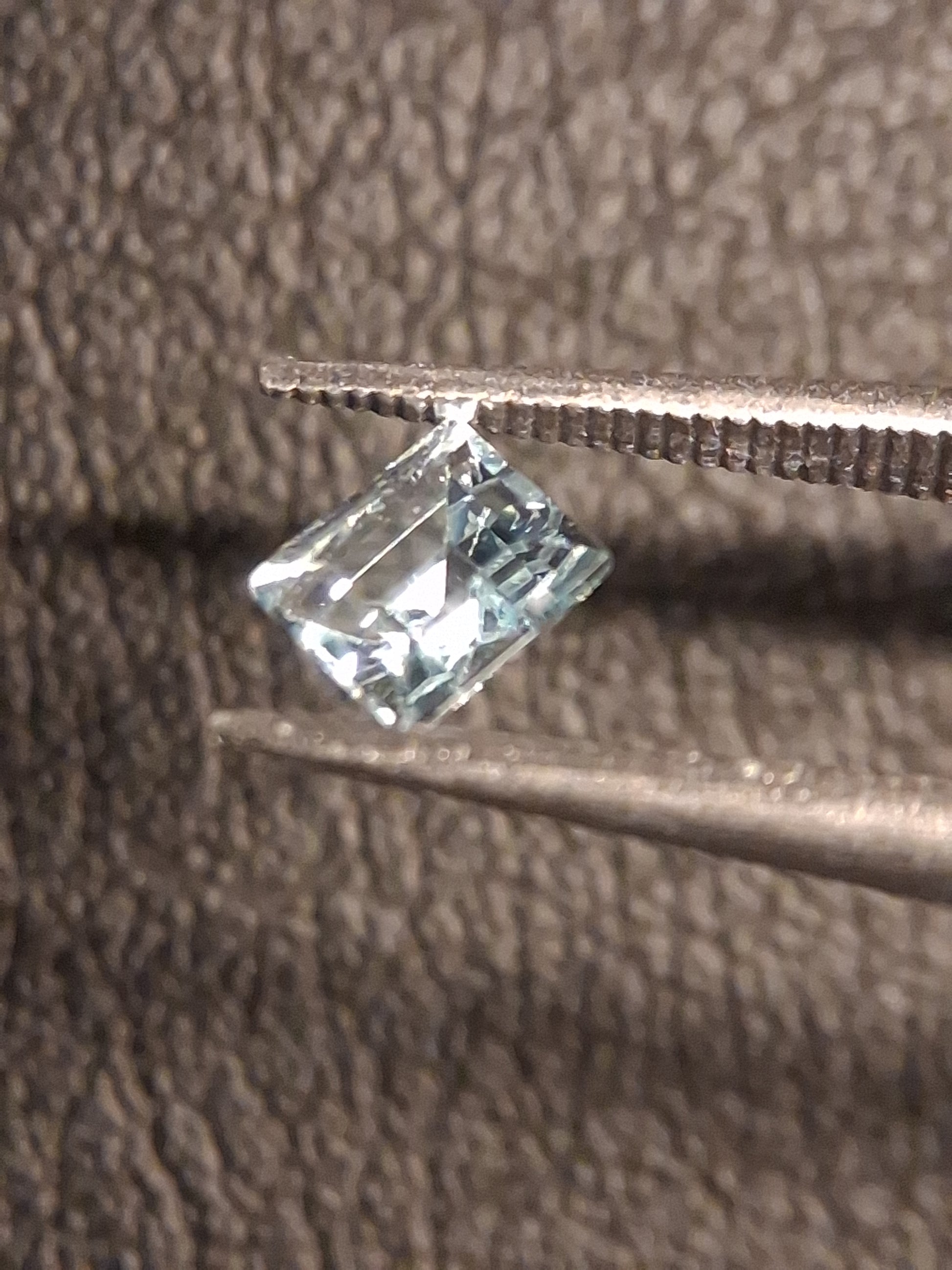 Natural Topaz - Sky Blue - 0.454 ct - square - irradiated - Natural Gems Belgium