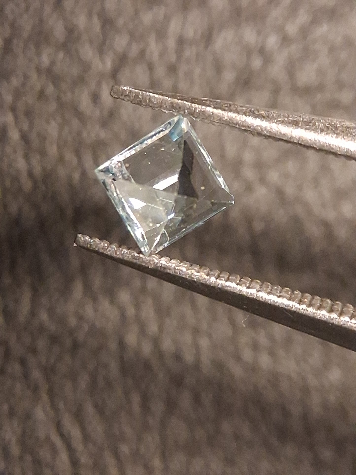 Natural Topaz - Sky Blue - 0.454 ct - square - irradiated - Natural Gems Belgium
