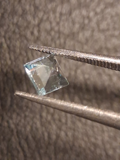 Natural Topaz - Sky Blue - 0.454 ct - square - irradiated - Natural Gems Belgium