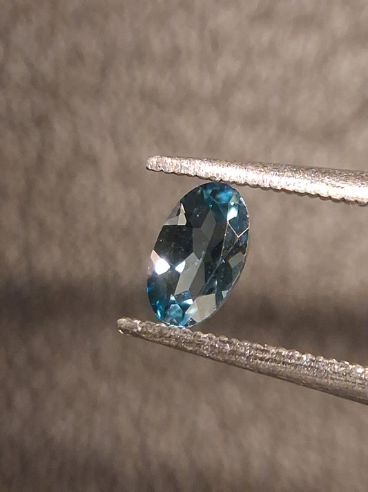 Natural Topaz - London Blue - 0.266 ct - oval - high end jewelry quality - Natural Gems Belgium