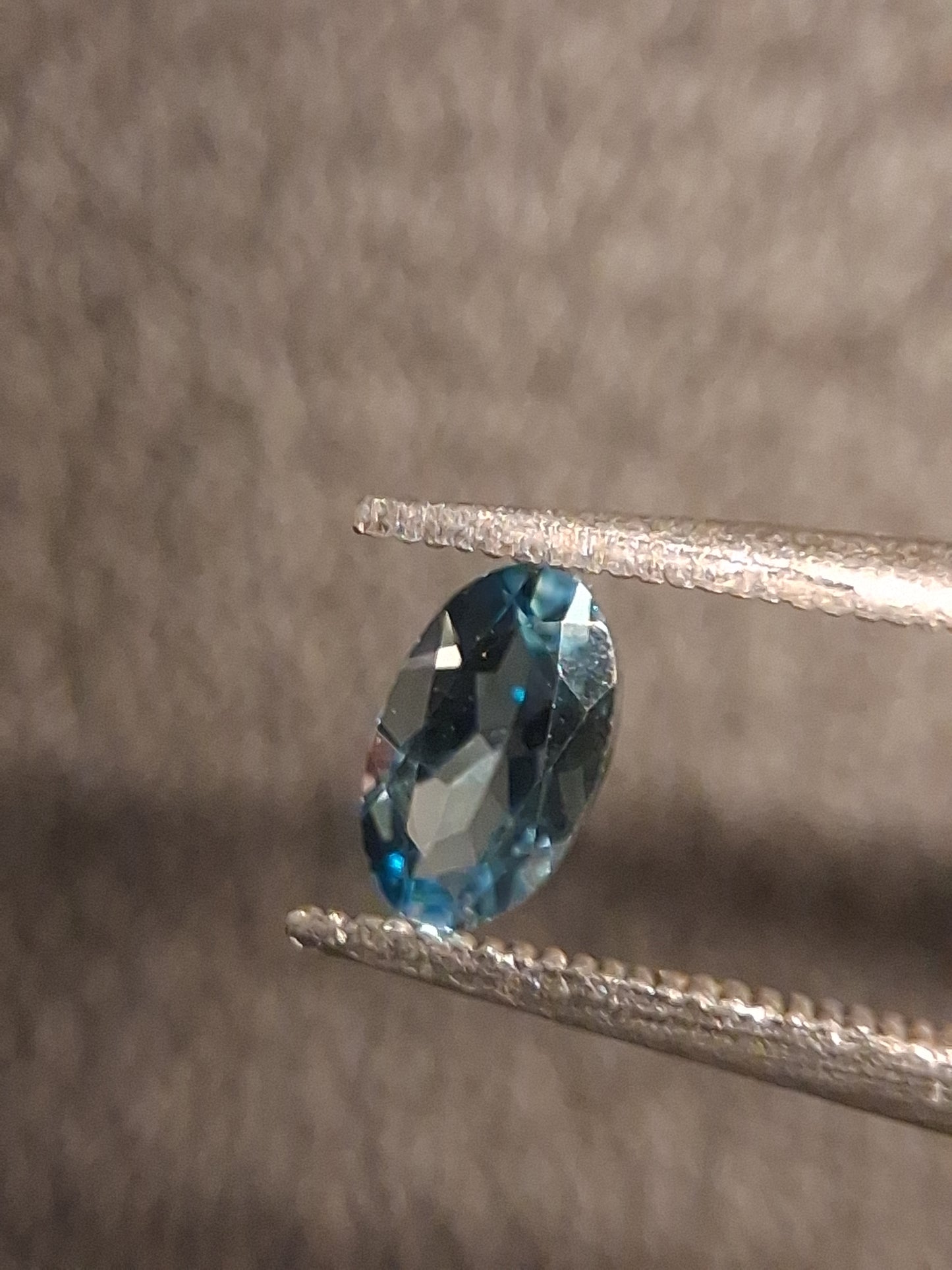 Natural Topaz - London Blue - 0.266 ct - oval - high end jewelry quality - Natural Gems Belgium