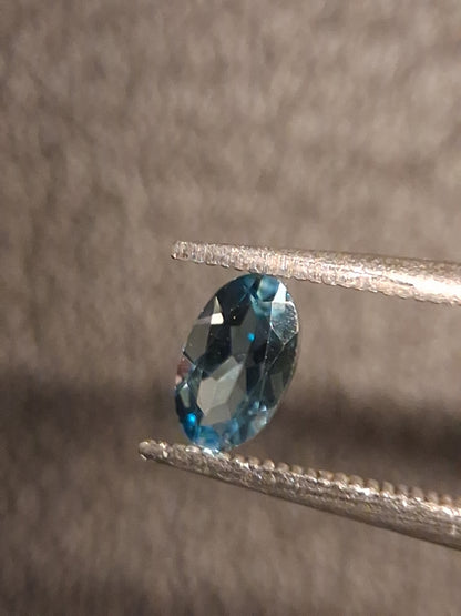 Natural Topaz - London Blue - 0.266 ct - oval - high end jewelry quality - Natural Gems Belgium