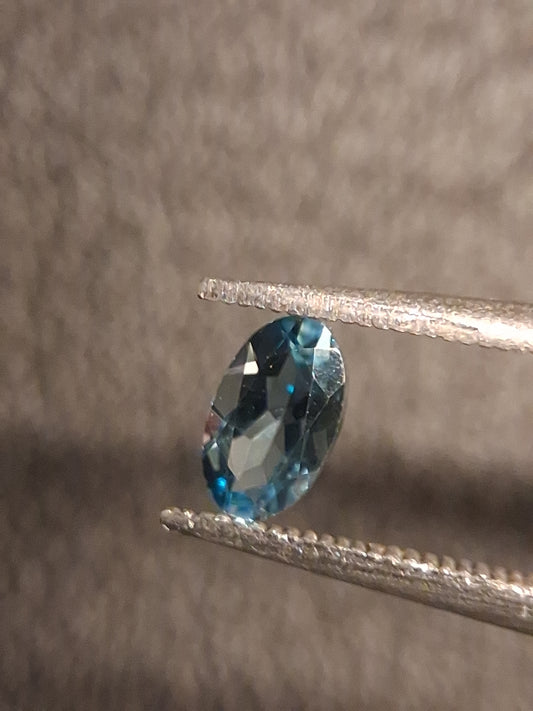 Natural Topaz - London Blue - 0.266 ct - oval - high end jewelry quality - Natural Gems Belgium