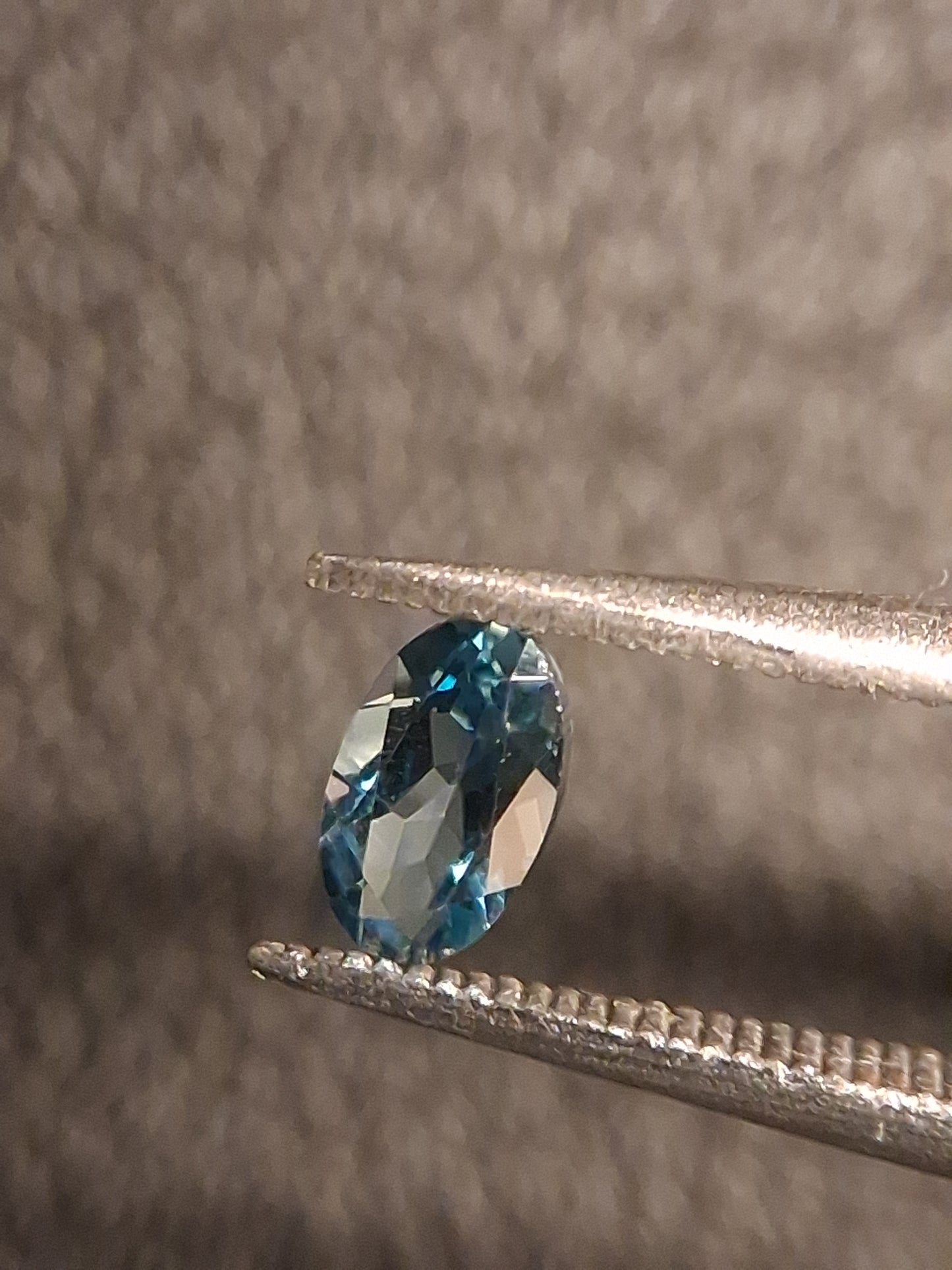 Natural Topaz - London Blue - 0.266 ct - oval - high end jewelry quality - Natural Gems Belgium