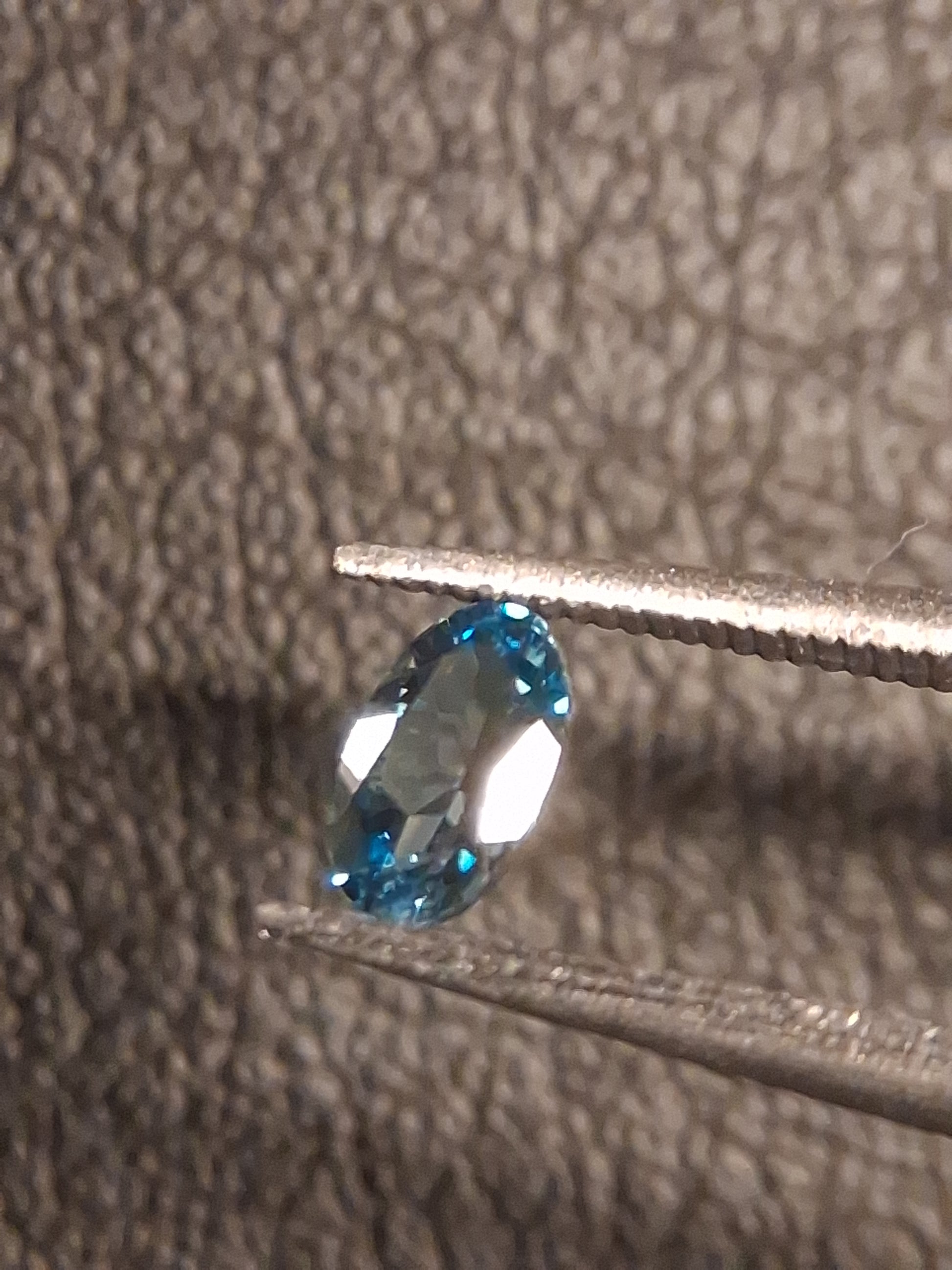 Natural Topaz - London Blue - 0.266 ct - oval - high end jewelry quality - Natural Gems Belgium