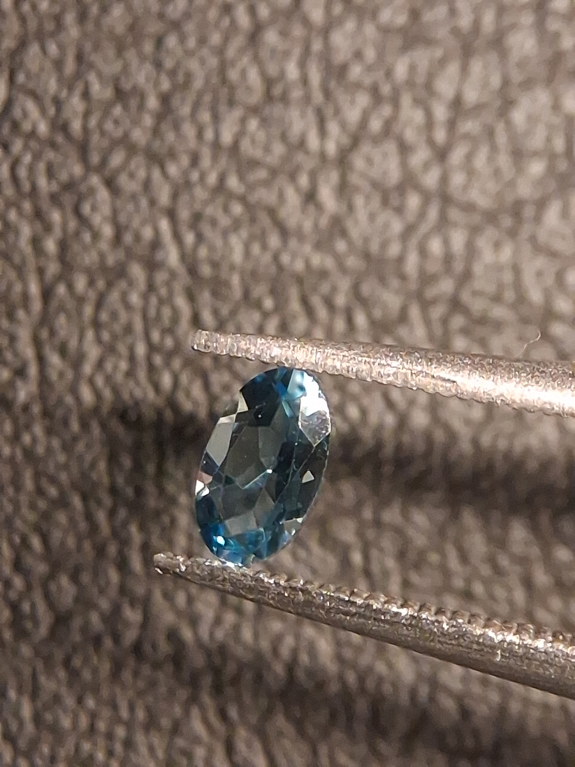 Natural Topaz - London Blue - 0.266 ct - oval - high end jewelry quality - Natural Gems Belgium