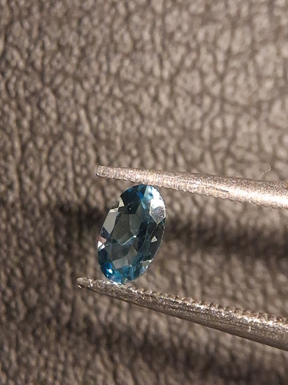 Natural Topaz - London Blue - 0.266 ct - oval - high end jewelry quality - Natural Gems Belgium