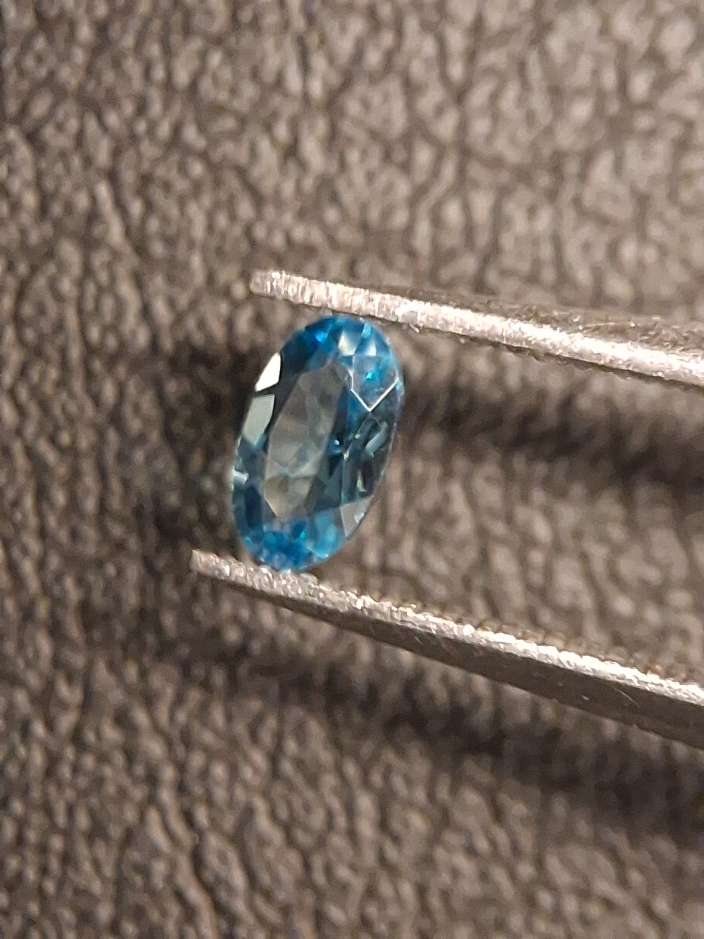 Natural Topaz - London Blue - 0.244 ct - oval - high end jewelry quality - Natural Gems Belgium