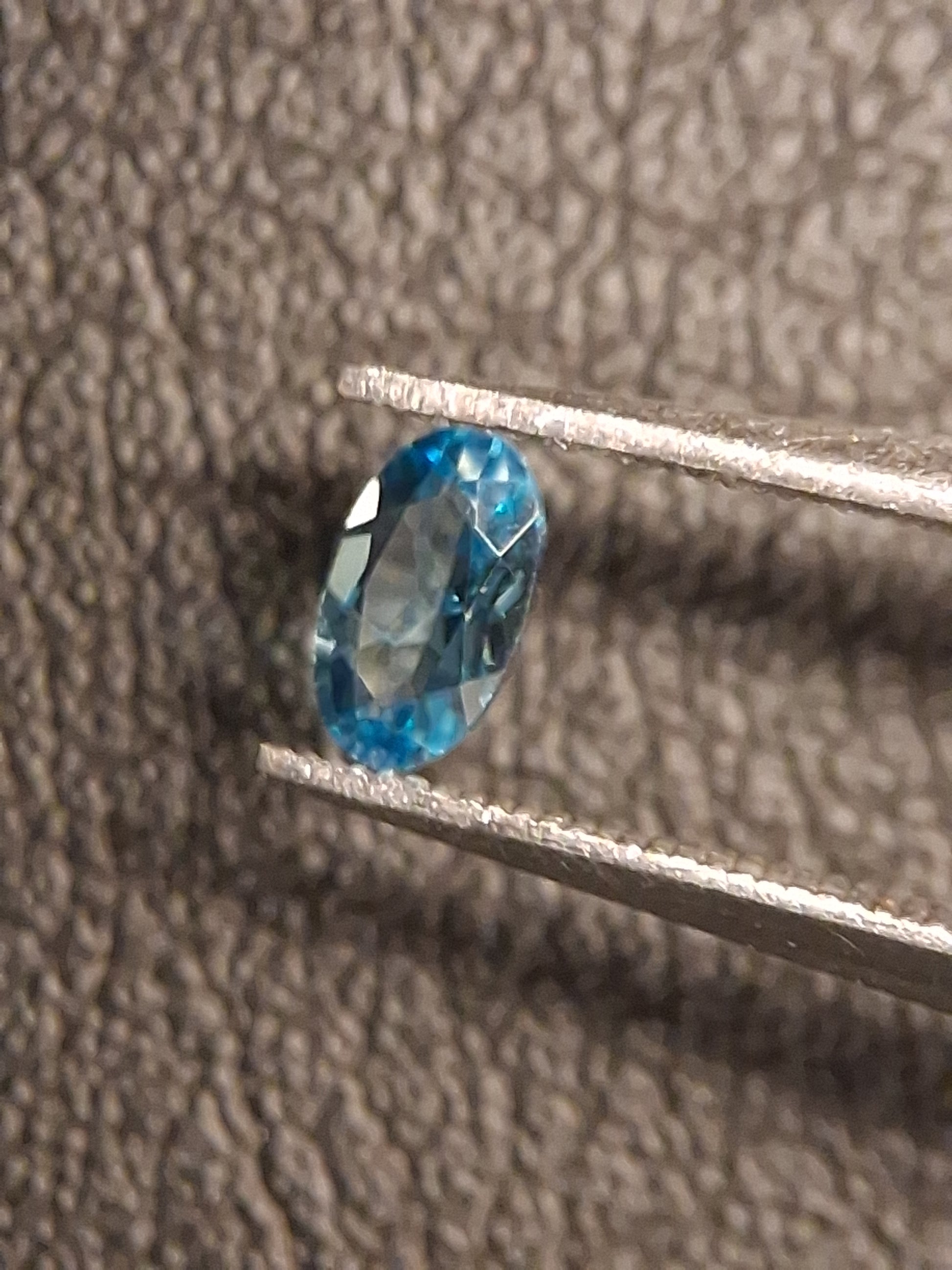 Natural Topaz - London Blue - 0.244 ct - oval - high end jewelry quality - Natural Gems Belgium