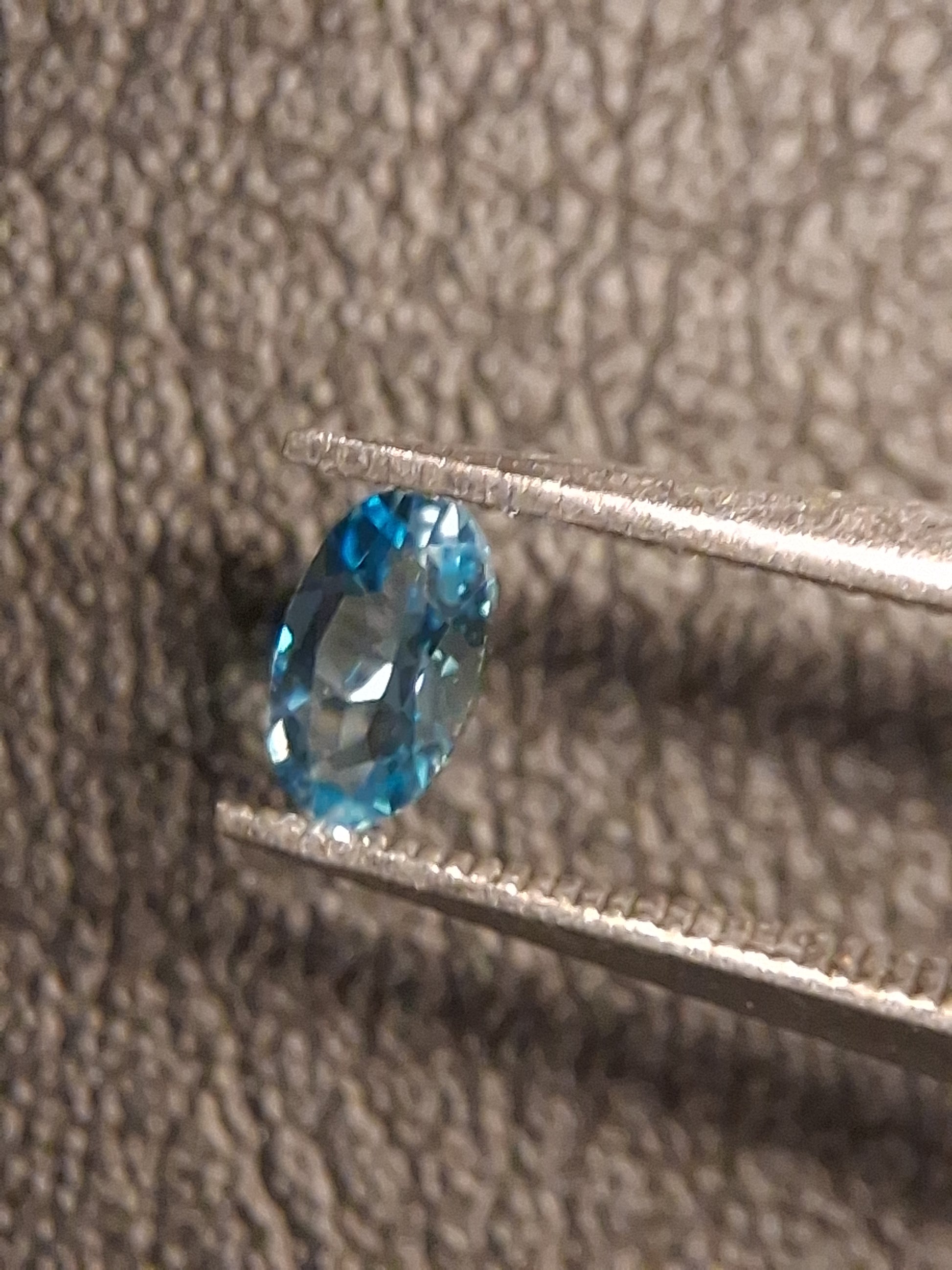 Natural Topaz - London Blue - 0.244 ct - oval - high end jewelry quality - Natural Gems Belgium