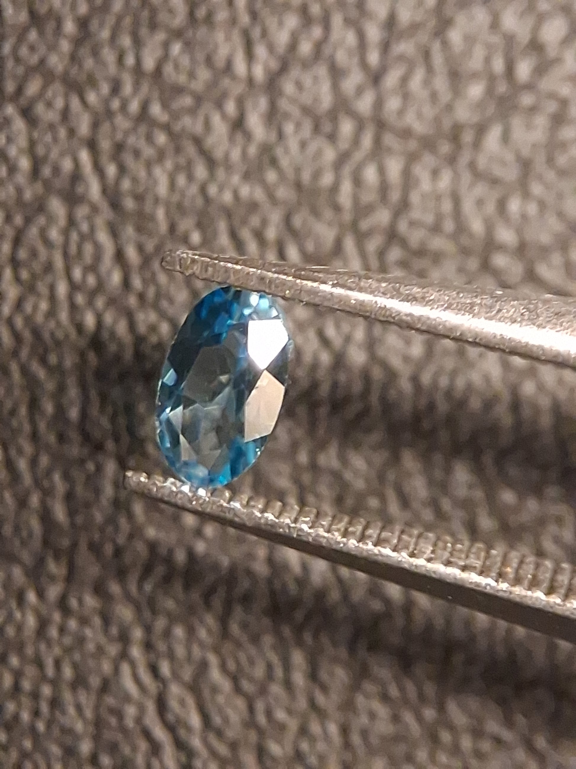 Natural Topaz - London Blue - 0.244 ct - oval - high end jewelry quality - Natural Gems Belgium