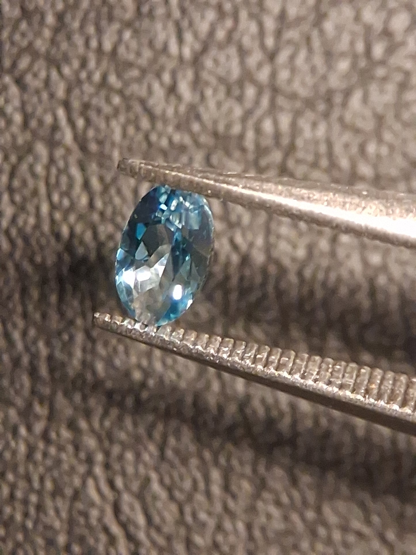 Natural Topaz - London Blue - 0.244 ct - oval - high end jewelry quality - Natural Gems Belgium