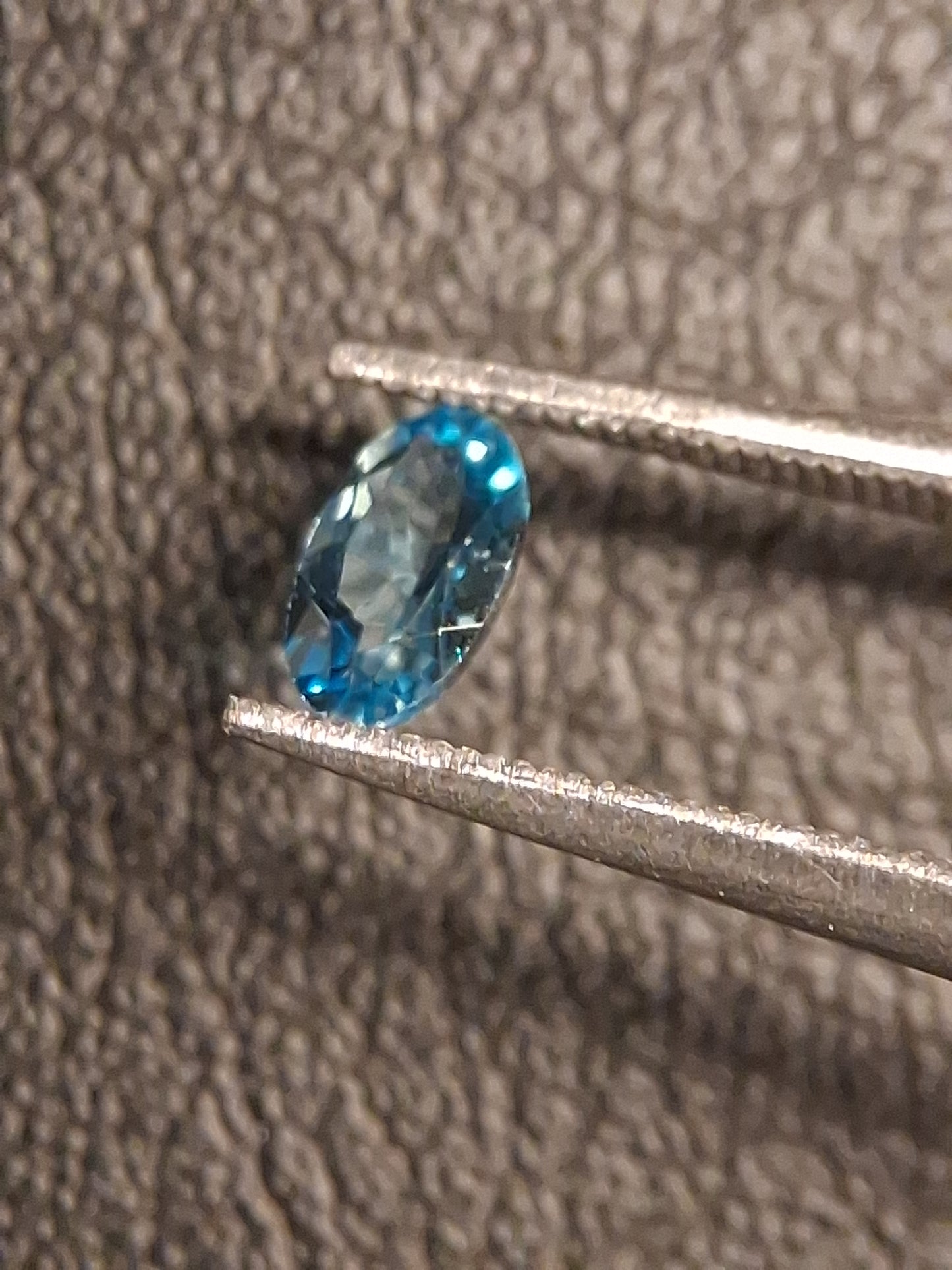Natural Topaz - London Blue - 0.244 ct - oval - high end jewelry quality - Natural Gems Belgium