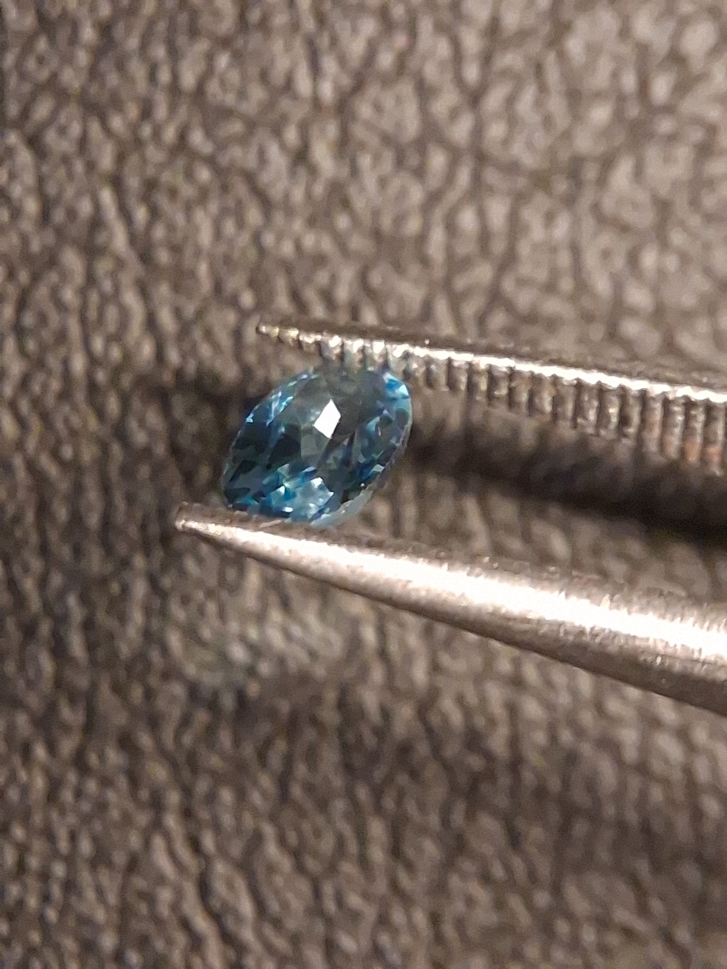 Natural Topaz - London Blue - 0.244 ct - oval - high end jewelry quality - Natural Gems Belgium