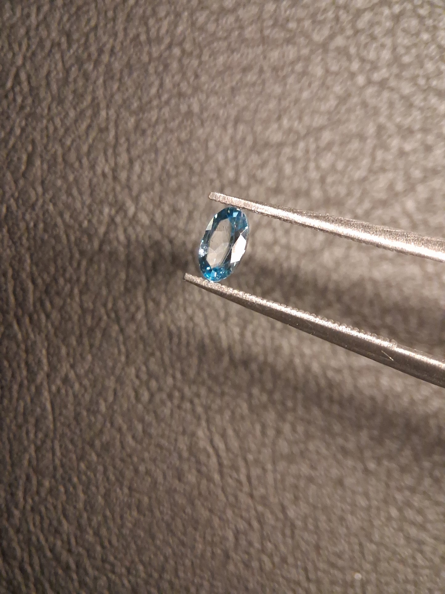 Natural Topaz - London Blue - 0.265 ct - oval - high end jewelry quality - Natural Gems Belgium