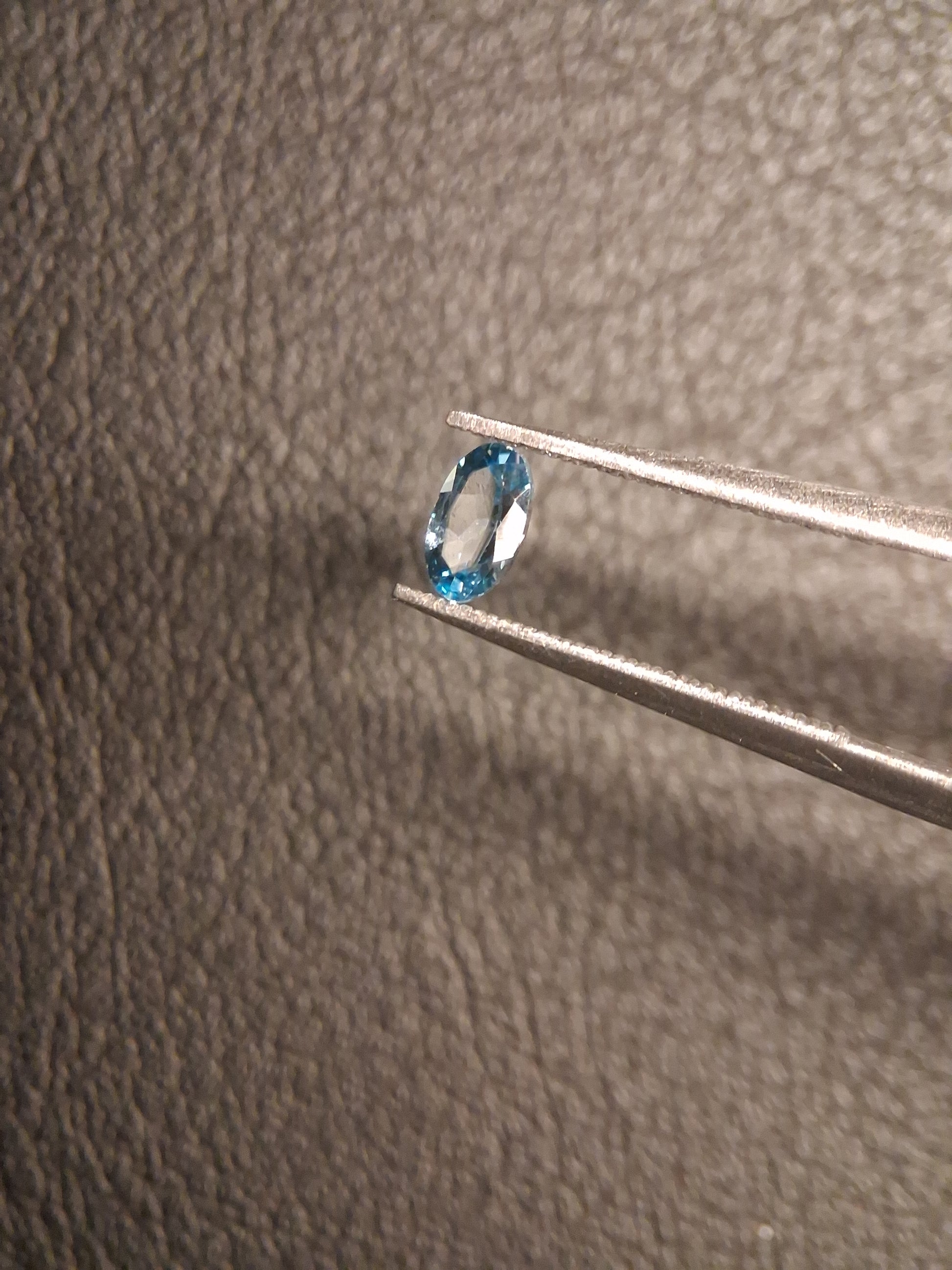 Natural Topaz - London Blue - 0.265 ct - oval - high end jewelry quality - Natural Gems Belgium