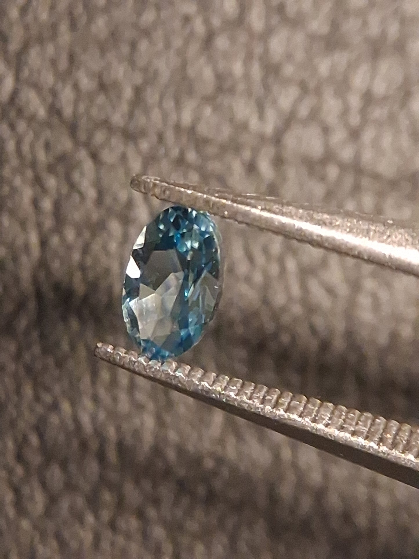 Natural Topaz - London Blue - 0.265 ct - oval - high end jewelry quality - Natural Gems Belgium