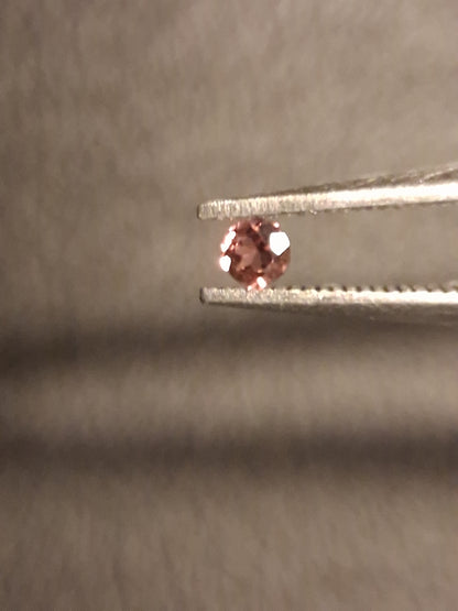 Natural Tourmaline - brownish pink - 2 mm - 0.030 ct - round - unheated - Natural Gems Belgium