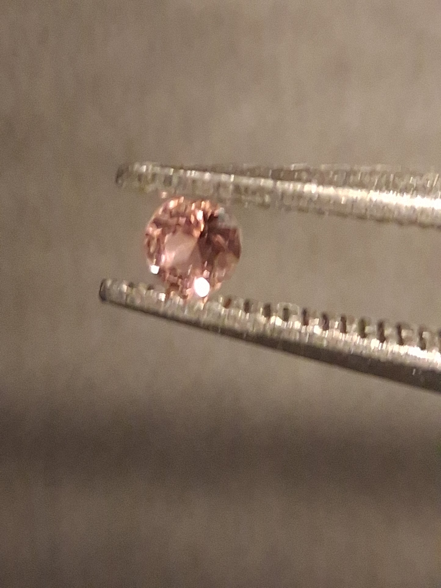 Natural Tourmaline - brownish pink - 2 mm - 0.029 ct - round - unheated - Natural Gems Belgium