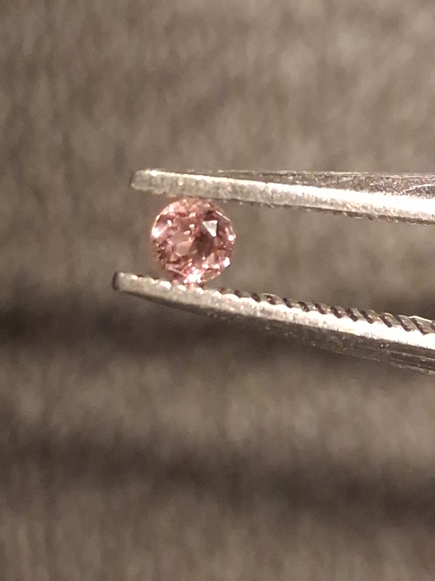 Natural Tourmaline - brownish pink - 2 mm - 0.029 ct - round - unheated - Natural Gems Belgium
