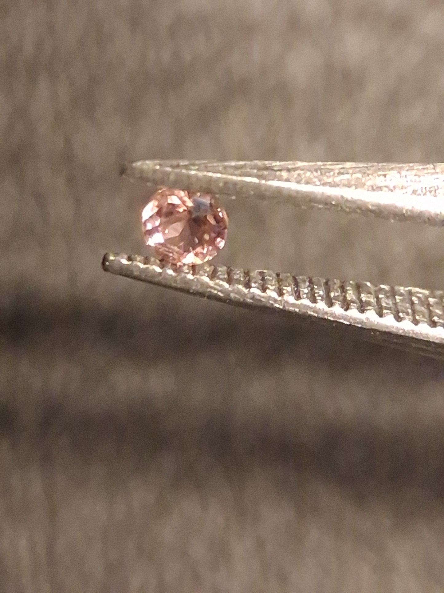 Natural Tourmaline - brownish pink - 2 mm - 0.029 ct - round - unheated - Natural Gems Belgium