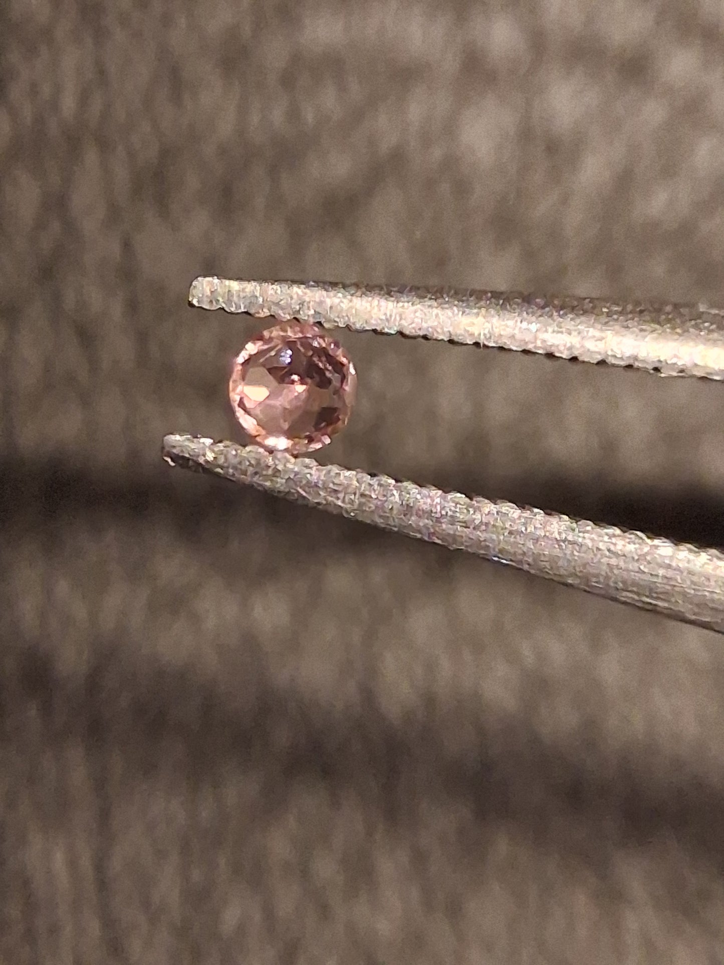 Natural Tourmaline - brownish pink - 2 mm - 0.029 ct - round - unheated - Natural Gems Belgium