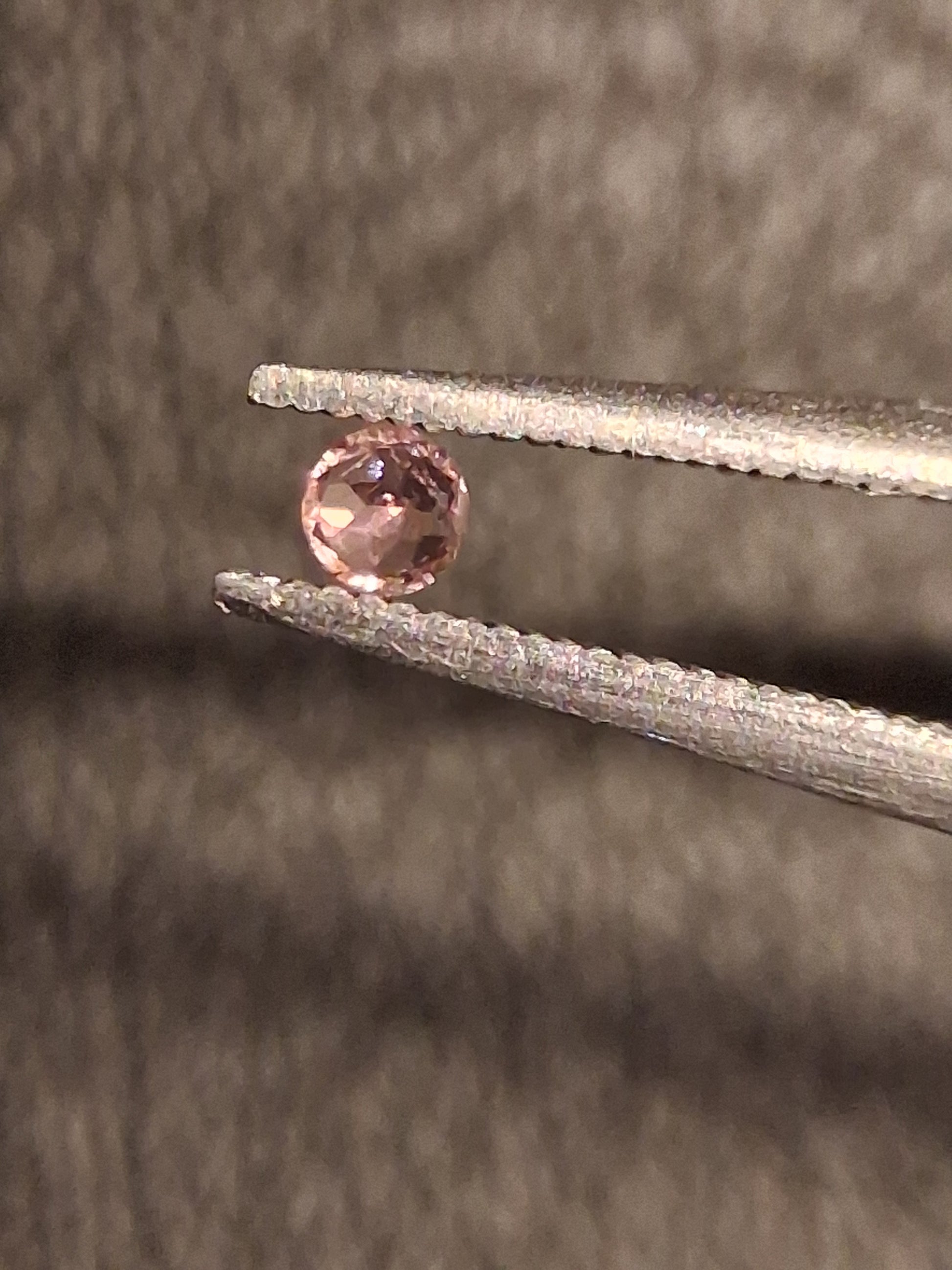 Natural Tourmaline - brownish pink - 2 mm - 0.029 ct - round - unheated - Natural Gems Belgium