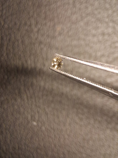 Natural Tourmaline - yellowish green - 2.4 mm - 0.065 ct - round - unheated - Natural Gems Belgium