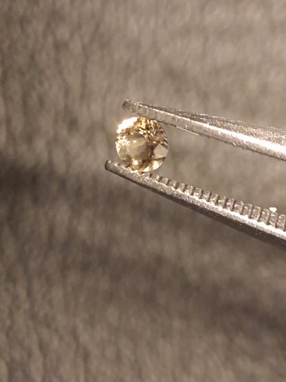 Natural Tourmaline - yellowish green - 2.4 mm - 0.065 ct - round - unheated - Natural Gems Belgium