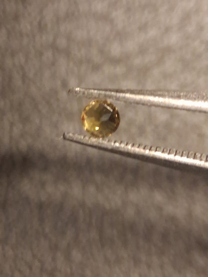 Natural Tourmaline - yellowish green - 2.4 mm - 0.063 ct - round - unheated - Natural Gems Belgium